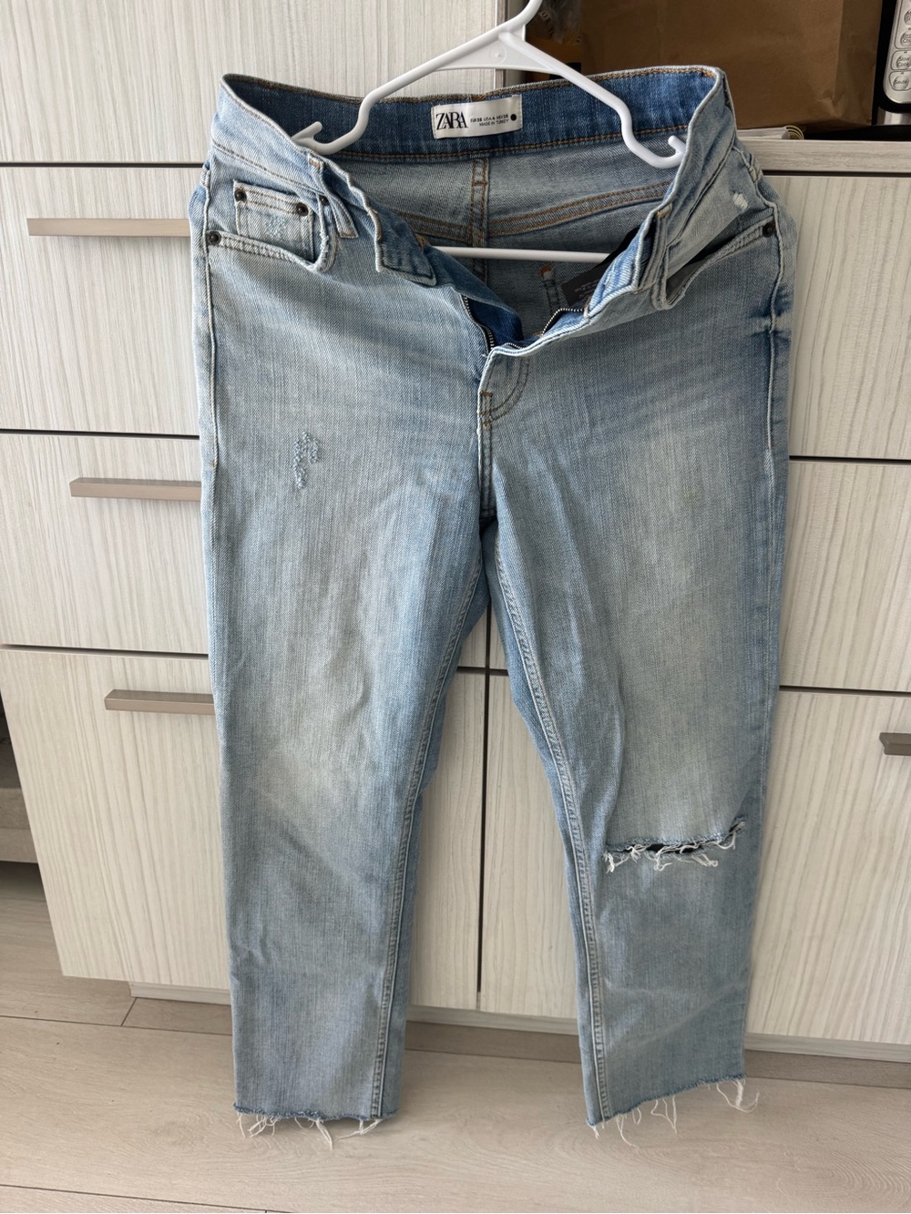 Zara Light Wash women’s Jeans - Distressed Slim Fit